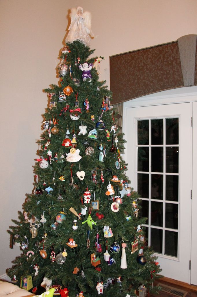 9' Hallmark tree