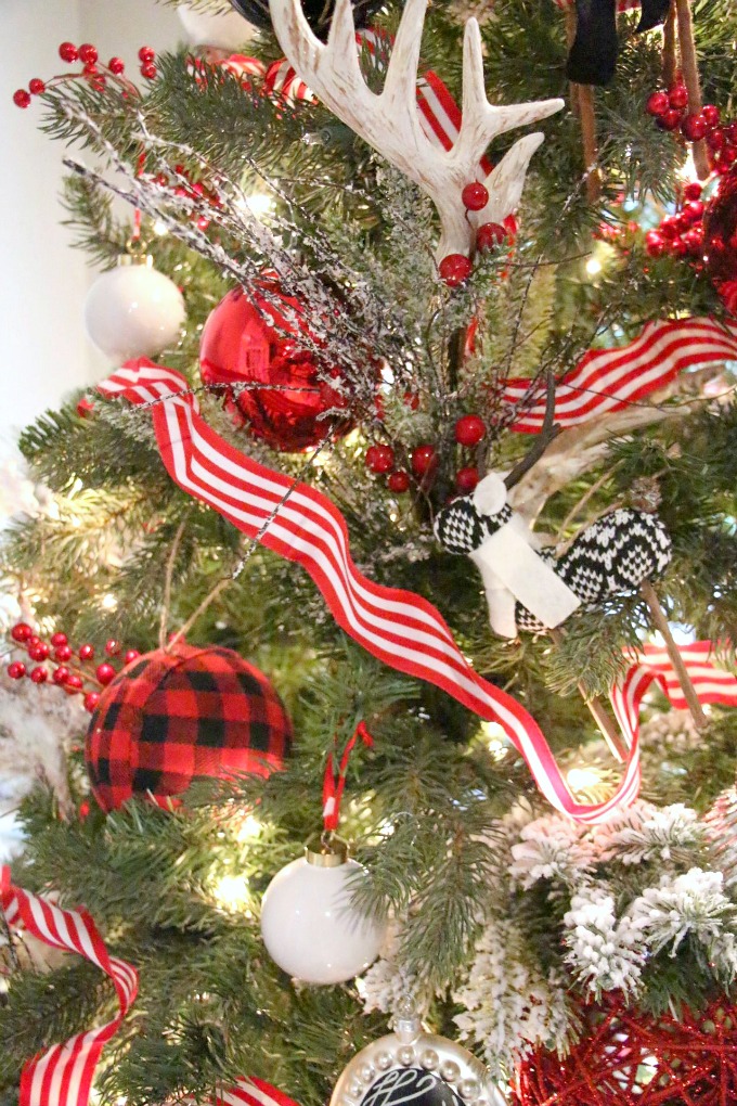 Plaid tree with ornaments Plaid tree with ornaments