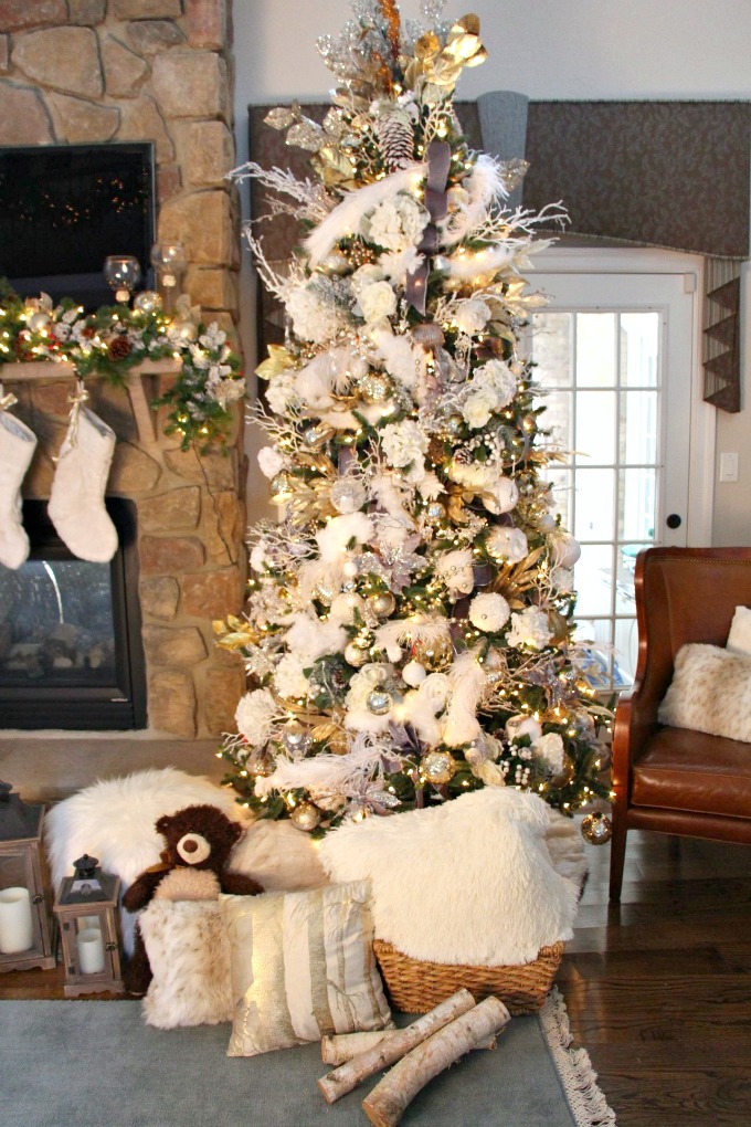 Check out this winter wonderland tree and cozy setting. www.jennelyinteriors.com