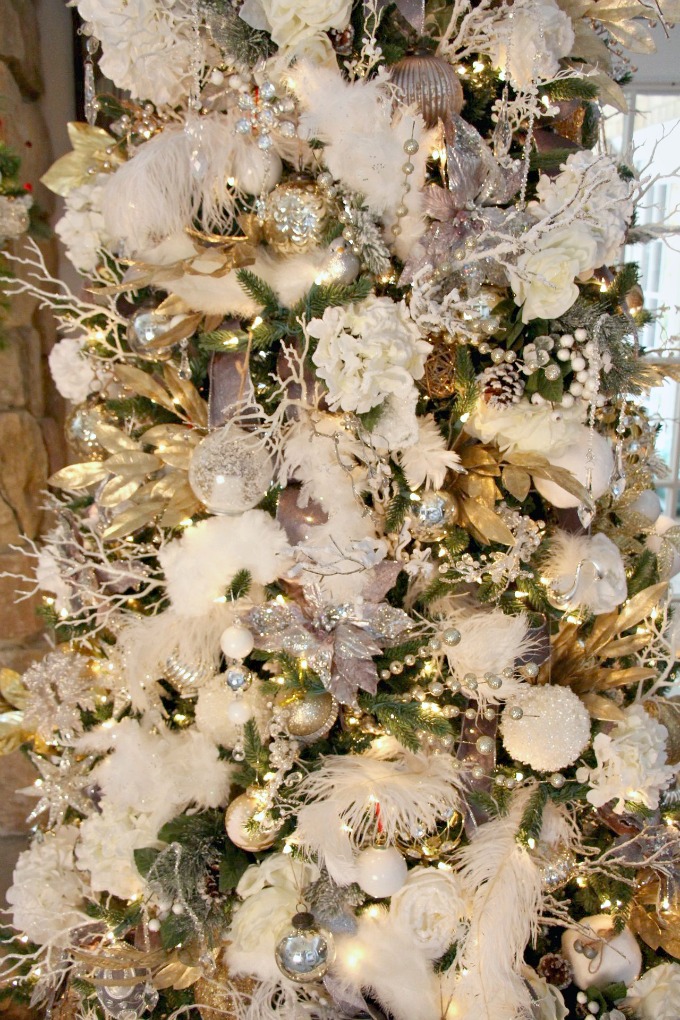 The small details of this tree are exquisite. www.jennelyinteriors.com