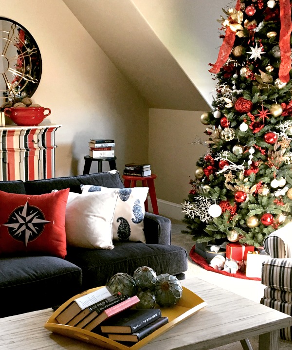 I had so much fun creating this traditional red and gold tree for a local builder for homearama Christmas edition. I had so much fun creating this traditional red and gold tree for a local builder for homearama Christmas edition.